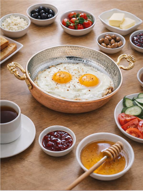 El Yapımı Bakır Yumurta Tavası Kapaklı 18 Cm